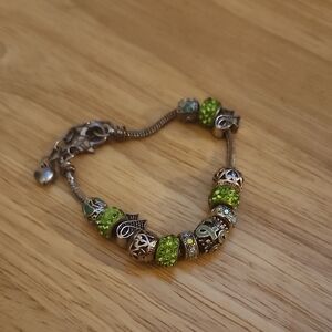 Chic Silver and Green Beaded Bracelet